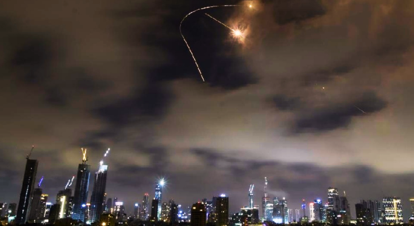 Irã ataca bases dos EUA no Oriente Médio em retaliação a bombardeios nucleares